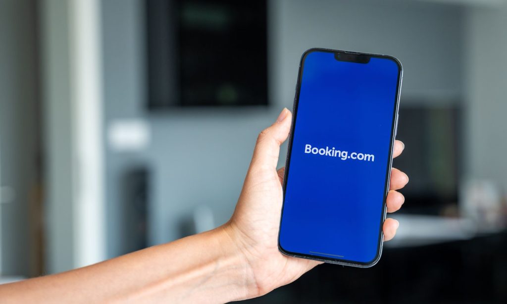 Rezerwujesz noclegi na Booking.com? Pilny komunikat CERT Orange Polska