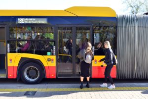 ¿Se ha tomado el control de un autobús en Varsovia? MZA toma la palabra