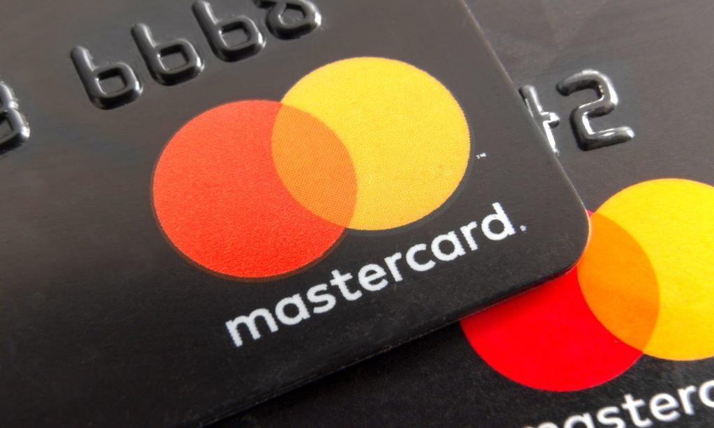 Mastercard rozdaje pieniądze i iPhone’y. Wystarczy płacić