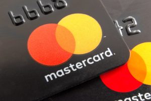 Mastercard regala dinero y iPhones. solo paga