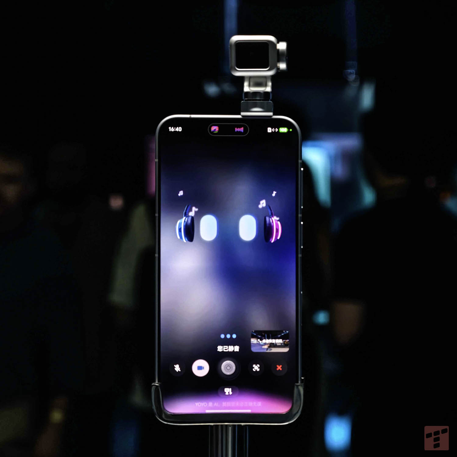 Honor ha creado un teléfono inteligente robot. La propia cámara protege el encuadre.