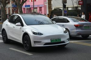 Tesla y otros piden millones de coches. se trata de la puerta