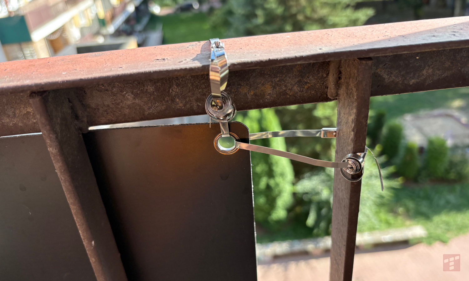 Tengo energía fotovoltaica en mi balcón desde hace 2 meses. Solo cargo mi equipo usándolo