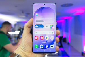 Samsung estropea los teléfonos de los clientes. Se trata de puntos de colores.