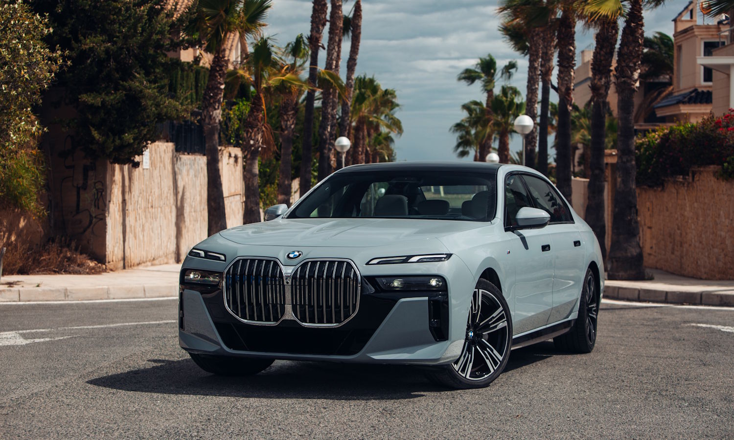 BMW jak Xiaomi. Płacisz krocie, a tu reklamy