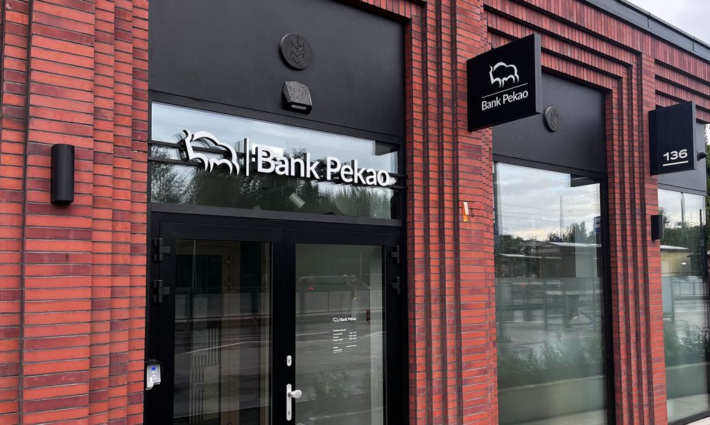Bank Pekao naliczy klientom nową opłatę. Wchodzi już 1 września