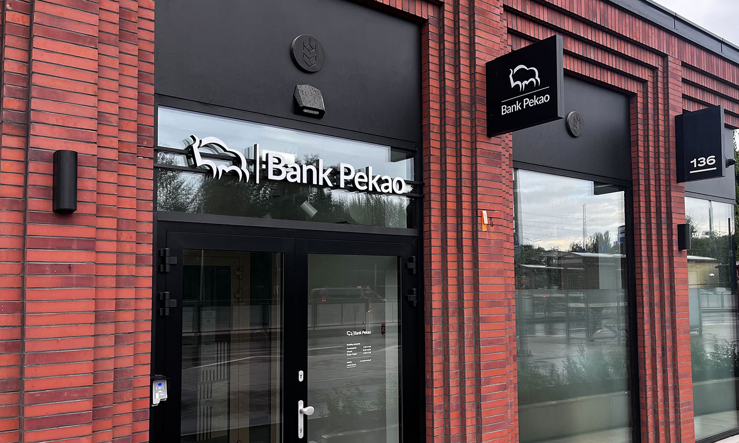 Bank Pekao naliczy klientom nową opłatę. Wchodzi już 1 września