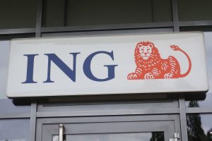 En tal situación, el banco bloqueará la transferencia. No hay nada que puedas hacer