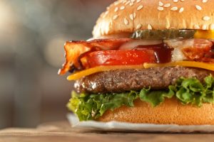 Los científicos apagarán el deseo de comer alimentos grasos. Encontraron el origen del problema.