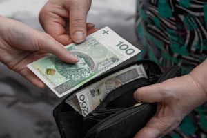 Los polacos guardan una fortuna en efectivo. Por eso atesoran dinero