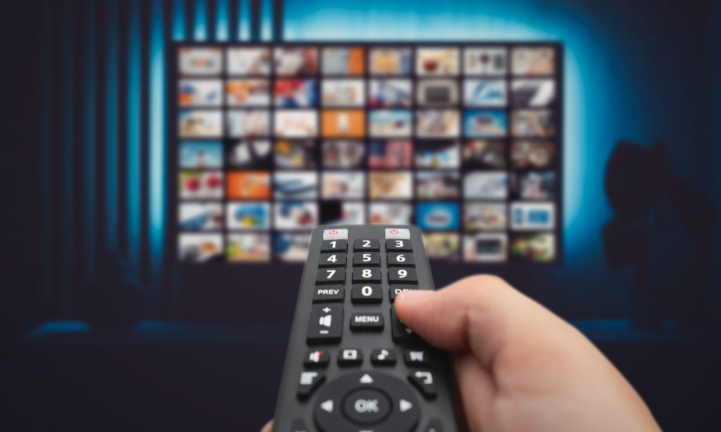 Polacy nie chcą płacić za telewizję. Wybierają coś innego