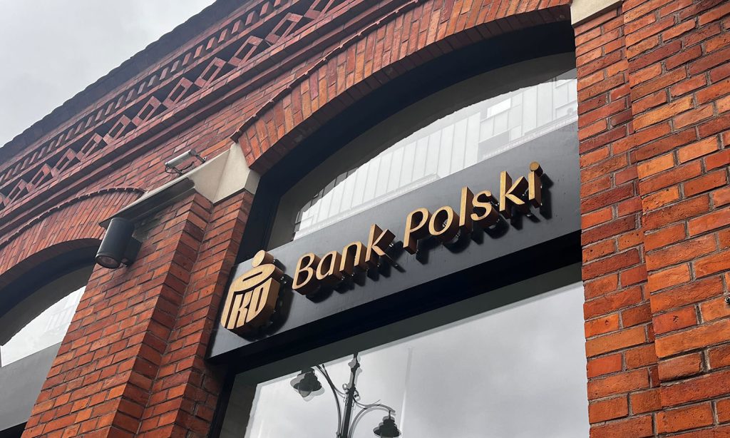 PKO BP nie skąpi pieniędzy. Klienci mogą zyskać nawet 1500 zł