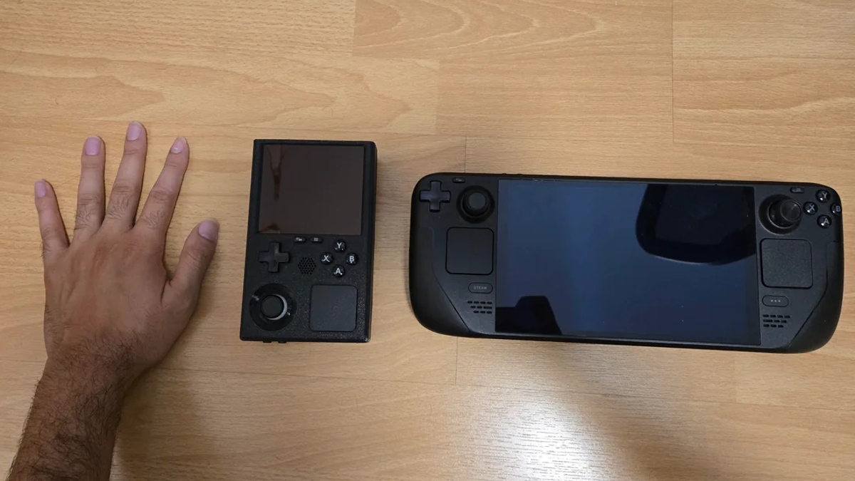 Parece una Game Boy y cabe en tu bolsillo, pero ejecuta juegos de PC