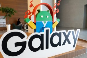 Samsung actualiza smartphones de hace 9 años. ¿Alguien todavía los usa?