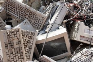 Tiraron a la basura más de 100 computadoras. Cada uno con 48 GB de RAM