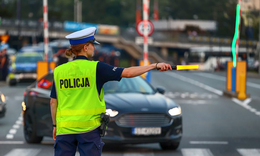 Wszystko przez popularny znak drogowy. Kierowca ma teraz duże problemy