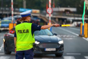 Todo gracias a una señal de tráfico popular. El conductor ahora tiene grandes problemas.