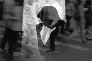 ¿Por qué la soledad a veces te molesta y otras no? La ciencia tiene la respuesta.