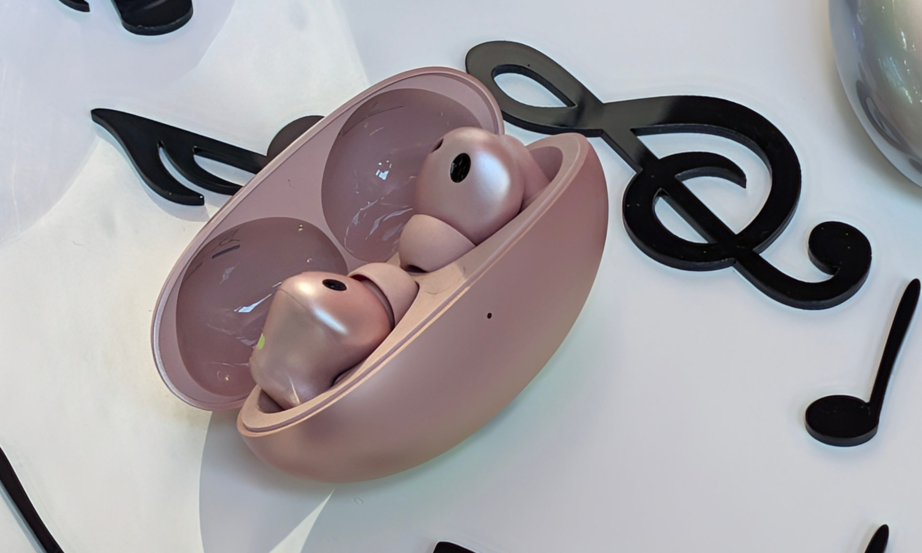 ¿Auriculares pequeños que suenan bien? Huawei FreeBuds Neo con un descuento de 100 PLN