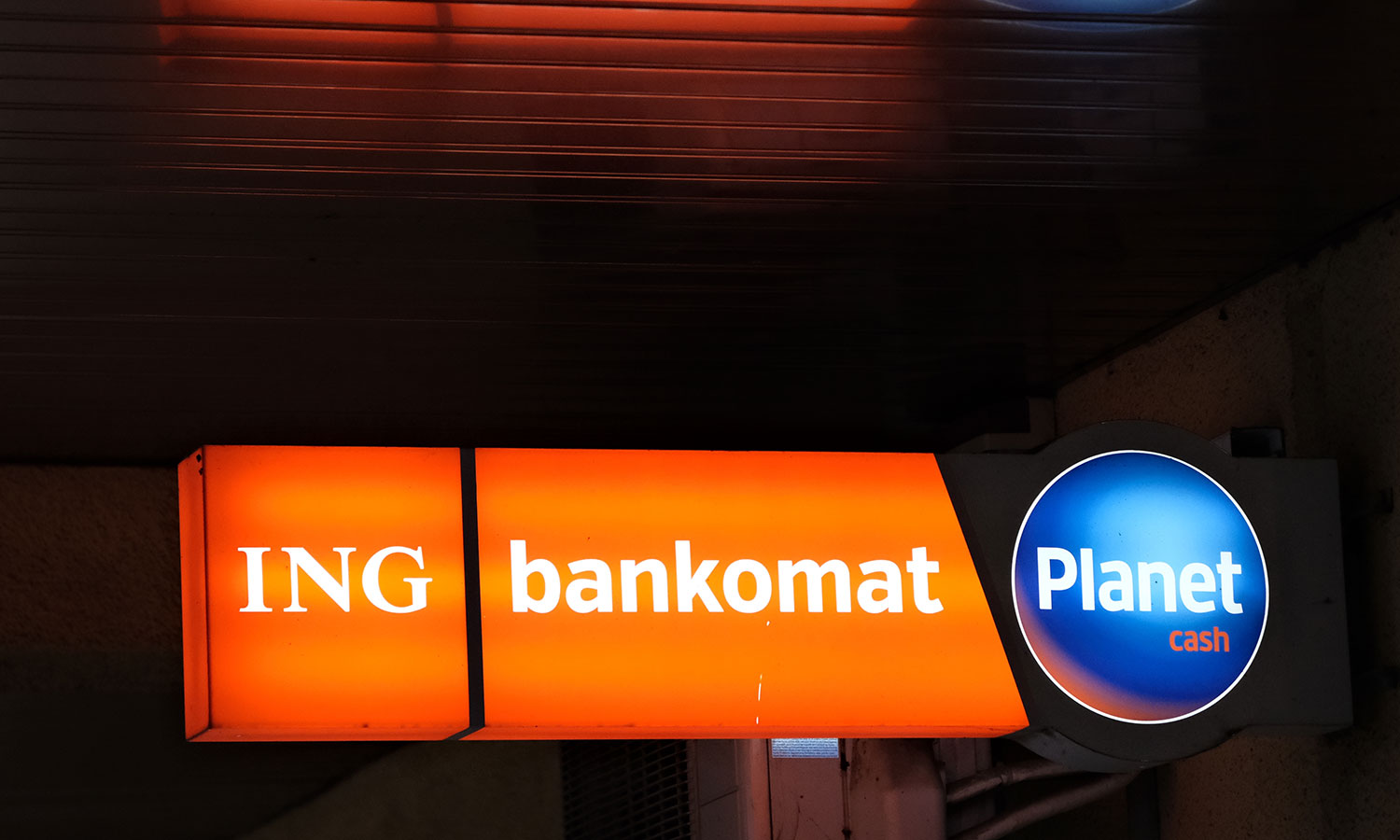 ING z pilnym komunikatem. Podał datę, kiedy lepiej omijać bankomaty