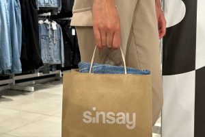 Sinsay se divertirá en el mercadillo. Lo recogerás en la tienda.