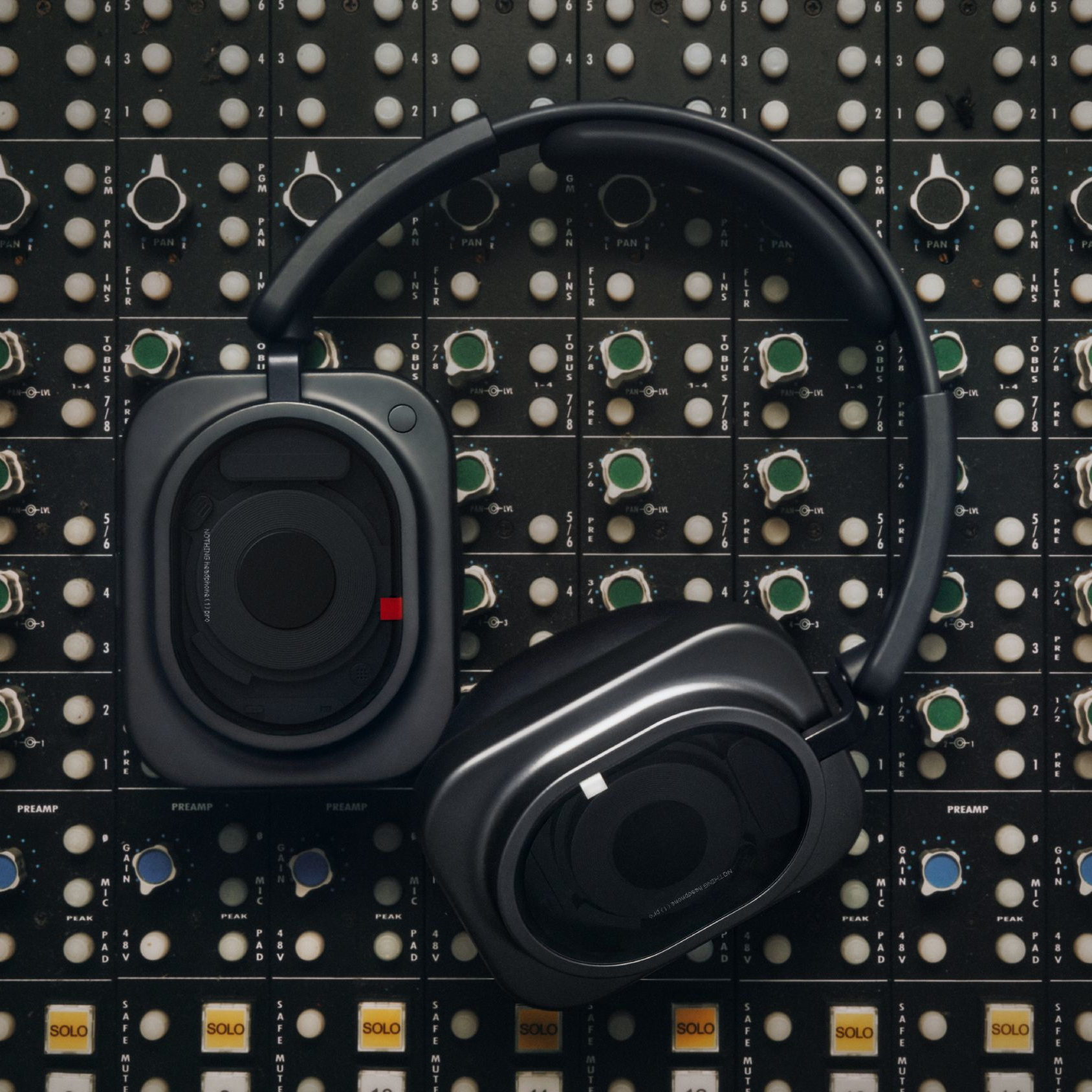 Nothing Headphone (1) Pro ya está aquí. Tres controladores, 46 dB ANC y audio de alta resolución
