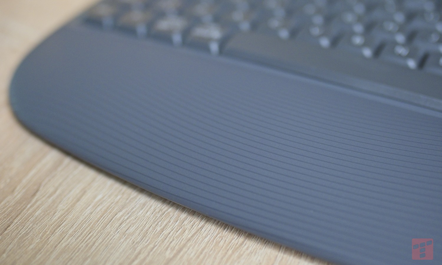 Este ratón tiene una almohada. Prueba Logitech Signature Comfort Plus MK880