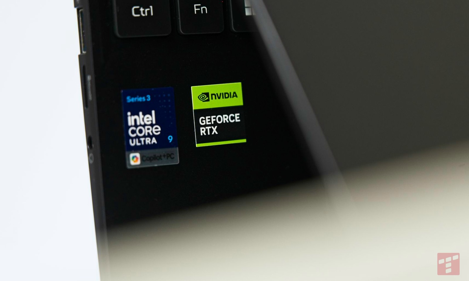 Esta computadora portátil rompe las reglas. Eso es bueno