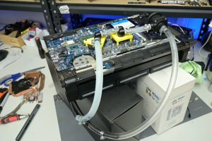 Agregó refrigeración por agua a la computadora portátil. Esto es lo que logró